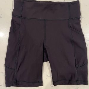 Lululemon invigorate pocket shorts 8” inseam size 6